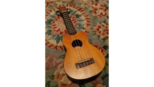 Korala UKS-40ENT electrische ukulele